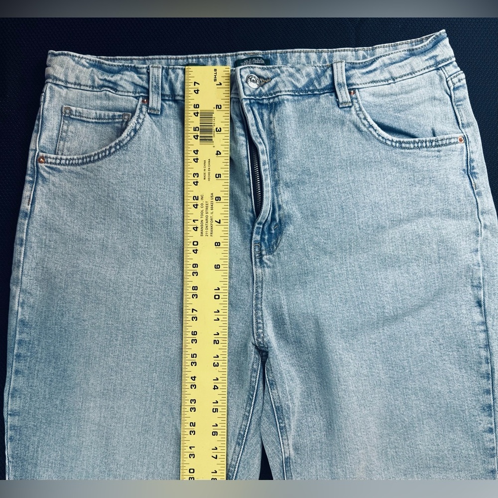 Wildβ Fable Super High-Rise Mom Jeans β Distressed Light Wash β Size 18 - Picture 8 of 14